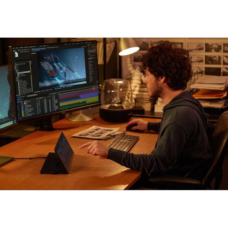 Écran secondaire pour créateurs — Utilisation du PA147CDV en complément d'un moniteur principal pour le multitâche.