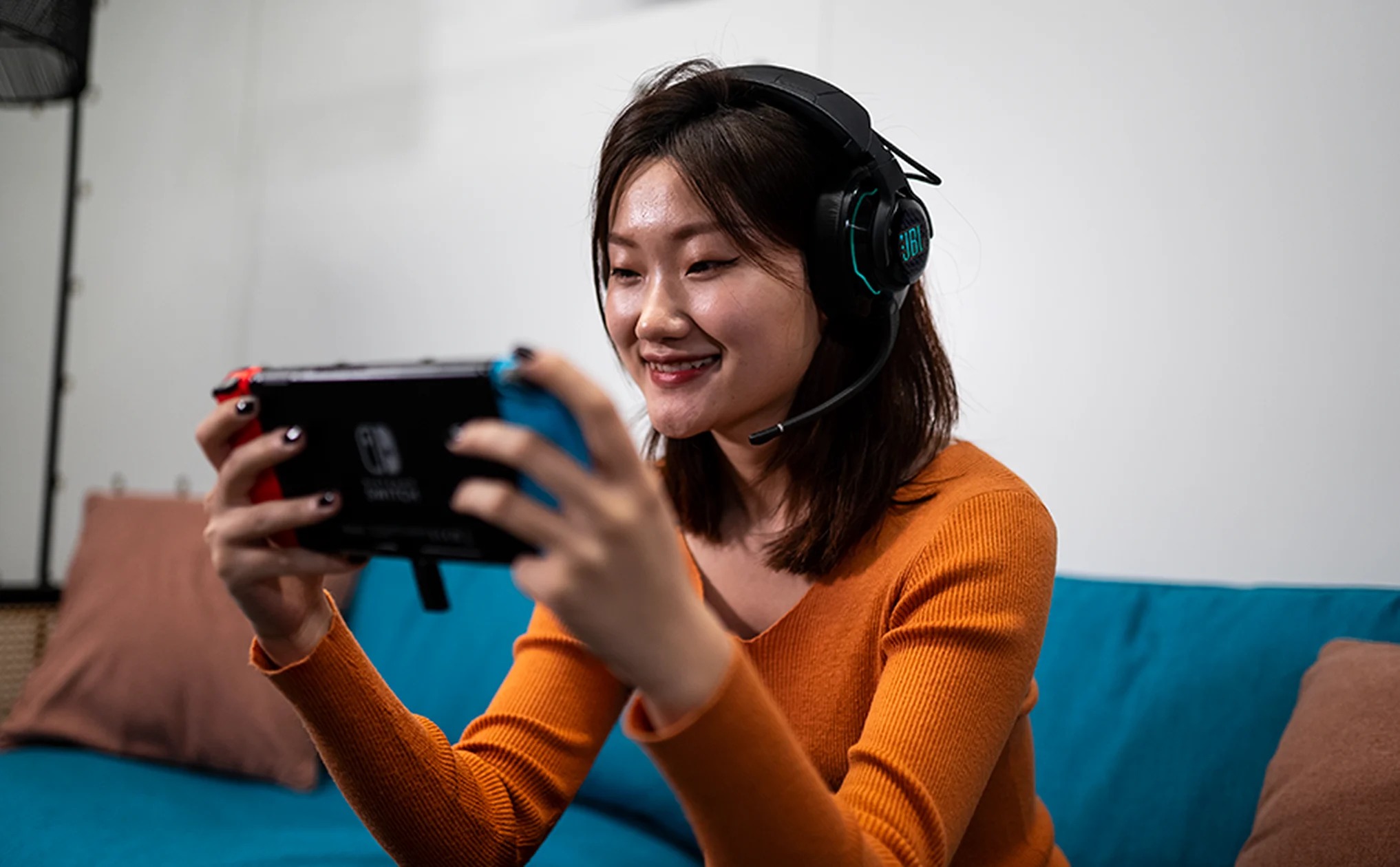 JBL QuantumSOUND certifié Hi-Res — La précision et la présence acoustique du Son Signature JBL QuantumSOUND certifié Hi-Res.